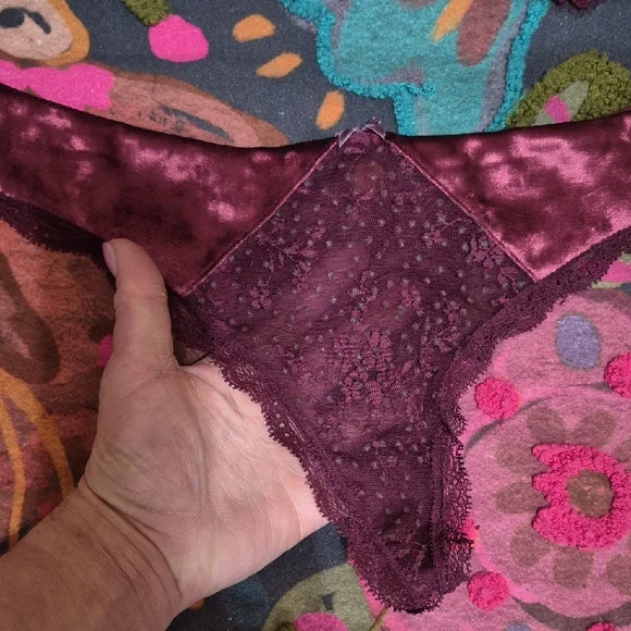 Victoria's Secret Velvet And Lace Bra And Thong Set in Deep Burgundy - Picture 5 of 12